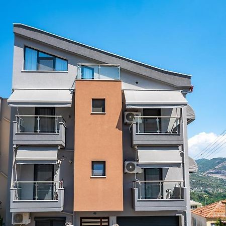 Dns Apartment Kavala Esterno foto